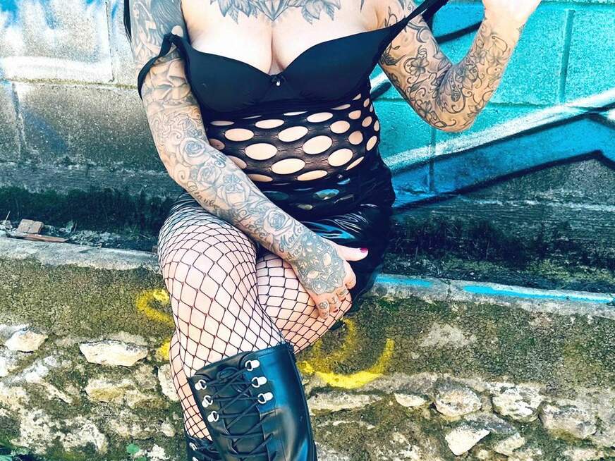 MissMonaMieder ᐅ 43 Jährige Pornodarstellerin aus Rosenau