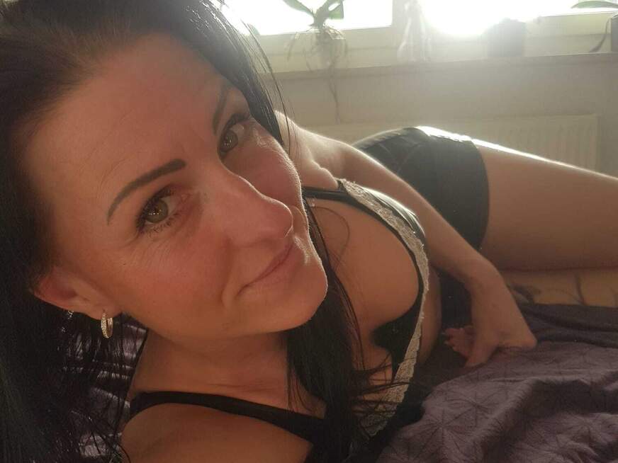 DirtyBee ᐅ 40 Jährige Pornodarstellerin aus Dortmund 