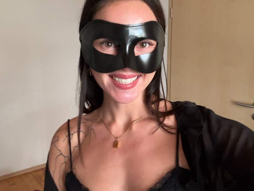 Luisa-Lovely ᐅ 22 Jährige Pornodarstellerin