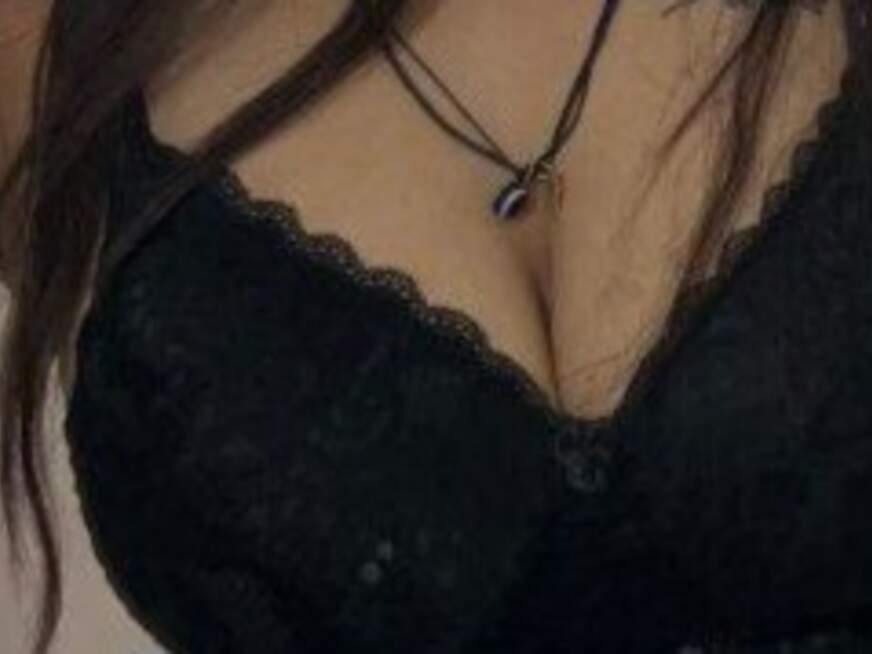 MelinaRouty ᐅ 25 Jährige Pornodarstellerin aus Köln