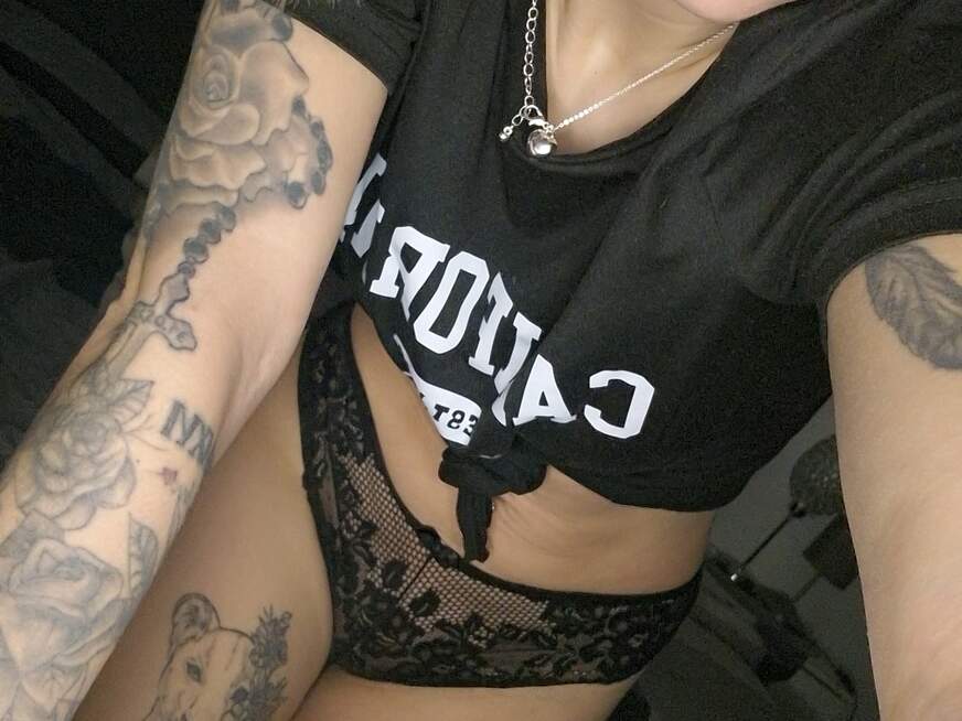 Jessielie ᐅ 27 Jährige Pornodarstellerin aus Karlsruhe