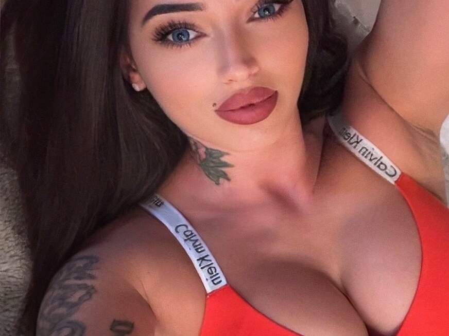 Madalina09 ᐅ 27 Jährige Pornodarstellerin