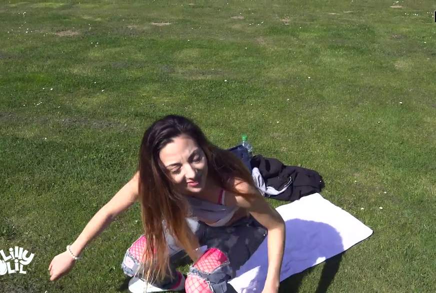 lilly-lil: Outdoor Tantastic - Public g*****t beim Sonnenbad