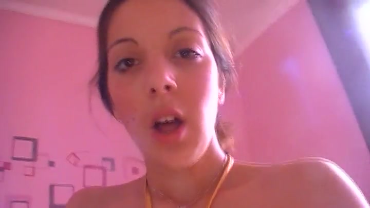 hab mir selber in sexy dessous gemacht und meine
kleine pussy schon zum höhepunkt gerieben und gefingert..
schau mal ob mein kleines fickloch dir gefällt..