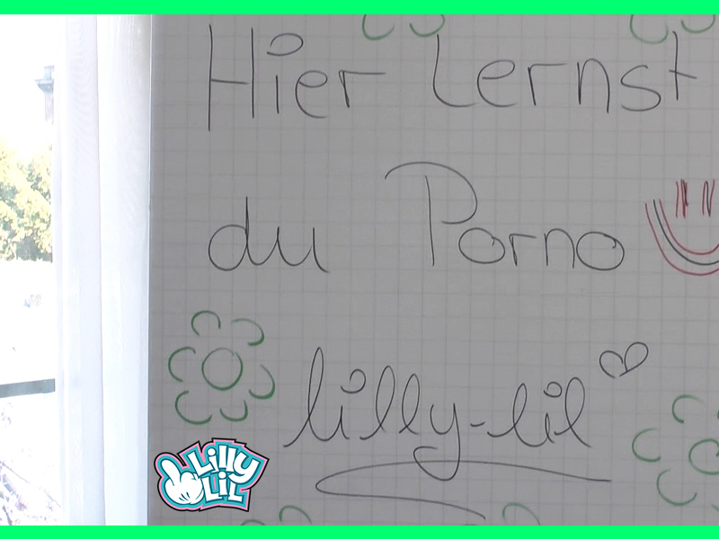 Die Seminarraum Bitch Hier lernst du Porno Neuer Praktiumstag heute in einem Hotel Seminarräume in Ordnung halten Ich freute mich sehr da dort mega viele heiße Typen waren.. Im Seminarraum blödelte ich wieder rum und kritzelte an die Tafel, dabei erwischte mich ein Mitglied eigenartiger Kerl meckerte nur rum aber iwie fand ich das heiß das er so frech war und hoffte das er mich böse weg ficken wird. Bock hatte er auch, und fickte mich ordentlich weg die ganzen Möbel verschoben sich.. Das Hotel weis aufjedenfall auch was ich getrieben hab willst du es auch wissen??