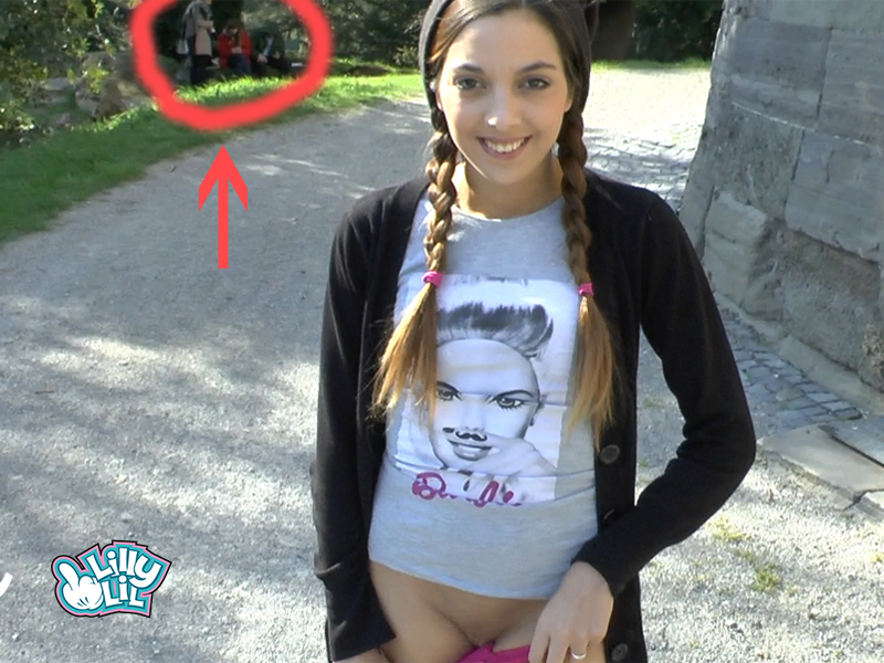 MEGA krass PUBLIC FACEFUCK fuer nen 10ner OUTDOOR Megaaa krass was da auf mich zukam!!! Ich komme vom Kaffeeklatsch einiger Omas die im Schloss Wilhelmshöhe waren, wo ich sonntags ab und zu aushelfe. Mega Wetter Sonnenbrille an und plötzlich kommt da so ein Kerl mit Kamera auf mich zu, erst dachte ich \