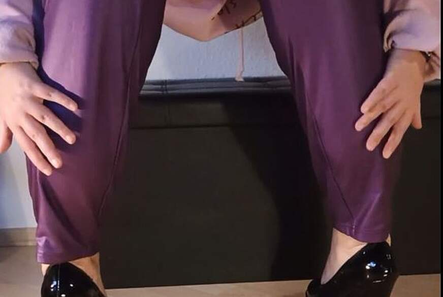 CurvyJulia: Lederlookleggings und Lack High Heels Genuss