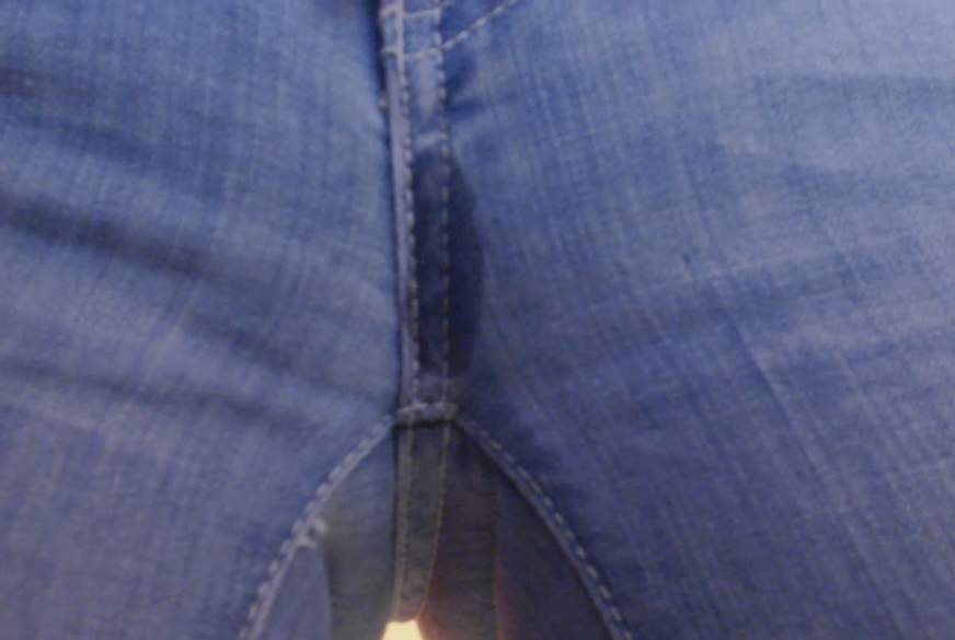 SexyKitty69: pee in jeans
