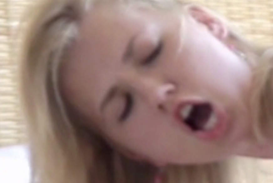 Mit D***y im Orgasmus Rausch von Geile-Blondchen