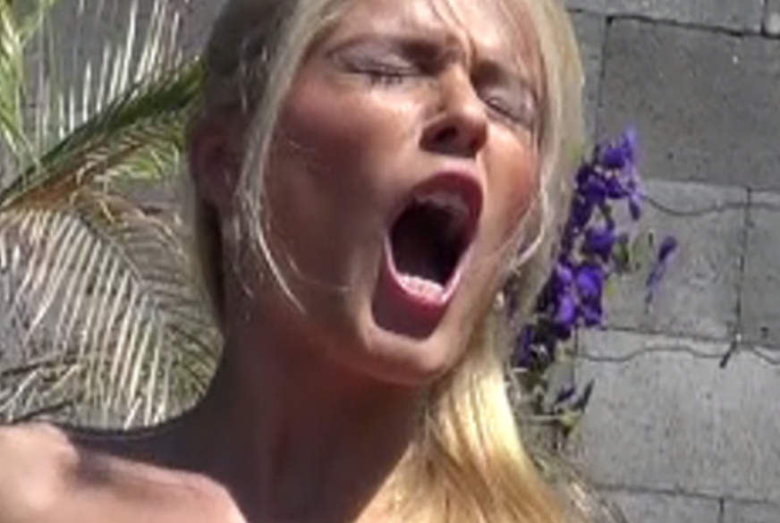 Erst A***h gezeigt von Geile-Blondchen