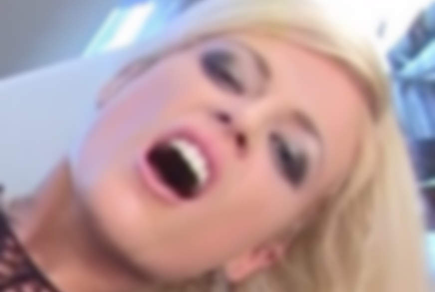 Mein erstes A**l von Geile-Blondchen