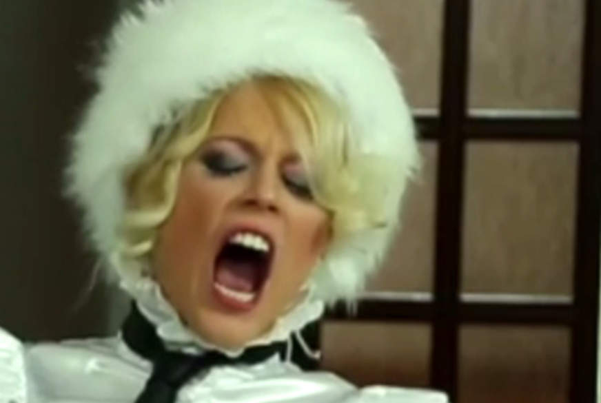 Als Toilettenh**e b*****t! von Geile-Blondchen