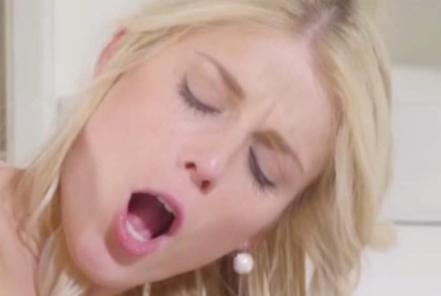 Notgeile Sekretärin im Chefbüro z******t! von Geile-Blondchen