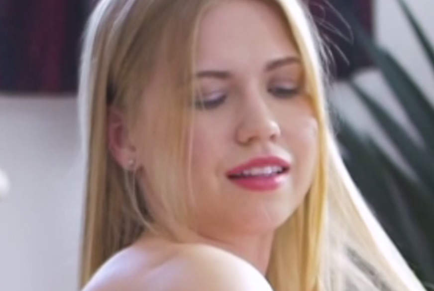 Genüsslich meine enge S****e verwöhnt! von Geile-Blondchen