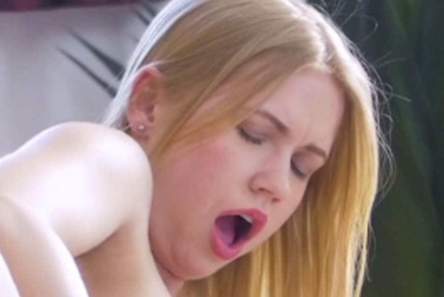 Geil und allein! Ich besorg es mir selbst! von Geile-Blondchen