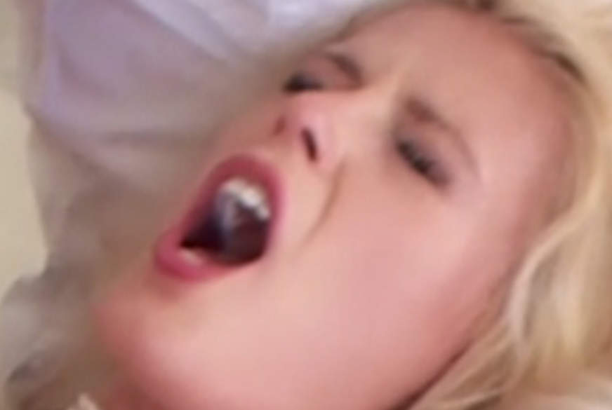 C*****d, dieser kleine W*****r ! von Geile-Blondchen