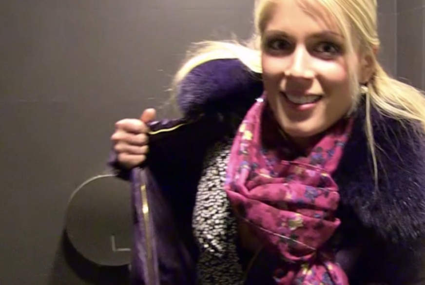 Mehr  Auf öffentlicher Toilette den S*****z e*******t! von Geile-Blondchen