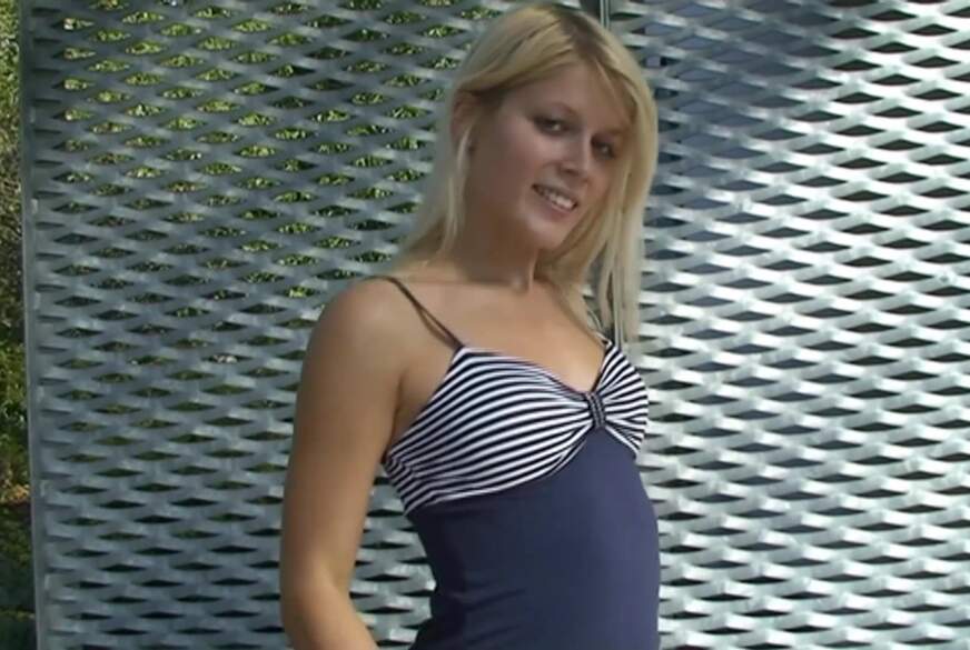 Ups! Höschen vergessen und gleich d**********t!!! von Geile-Blondchen