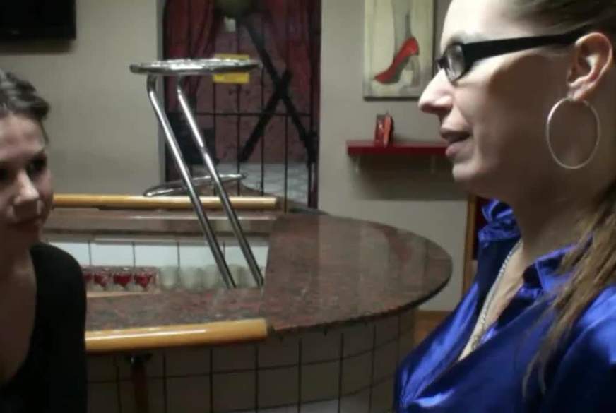 C*****ts auf die Titten von N**se-Bienchen pic1