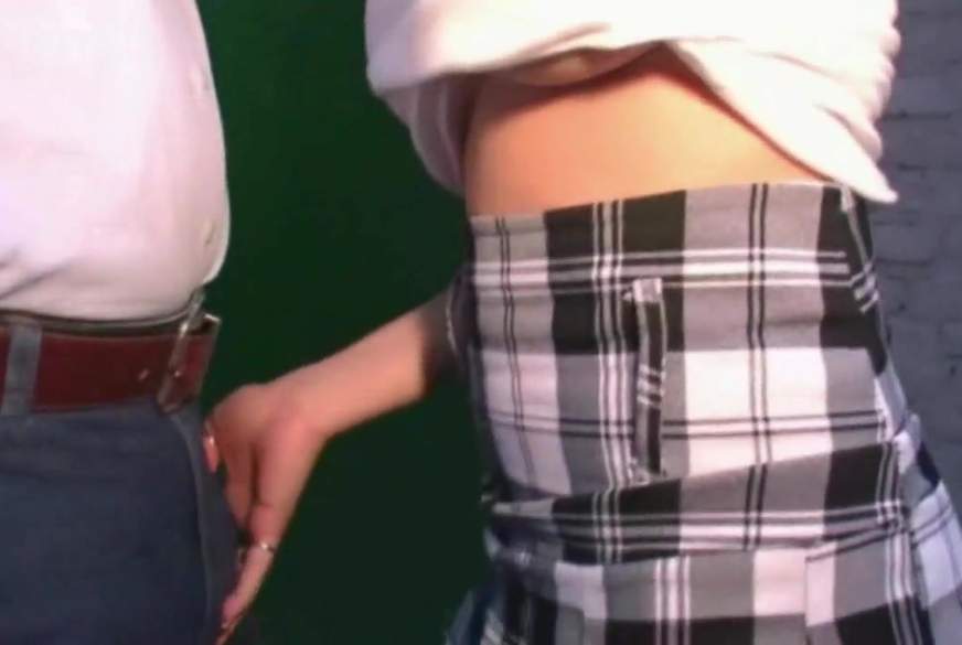 C*****ts auf die Titten von N**se-Bienchen pic2