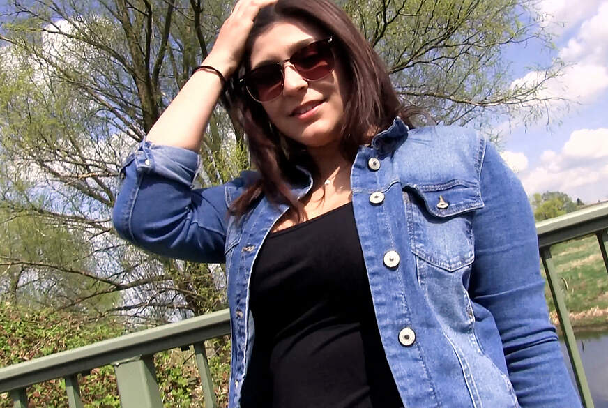 FreundschaftPlusX: T**nGIRL und sie b***t in der Öffentlichkeit mit XXL-S****aBONUS !!