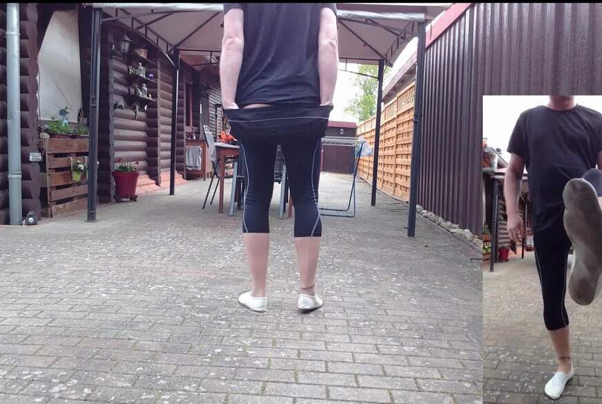 Draußen in Legging und FSH von Nylonj***e pic3