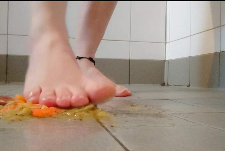 Klebrige Füße beim Duschen von Nylonj***e pic1
