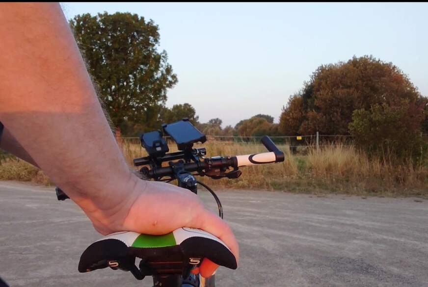 D**ker A***h auf dem Fahrradsattel 1 von Nylonj***e pic1