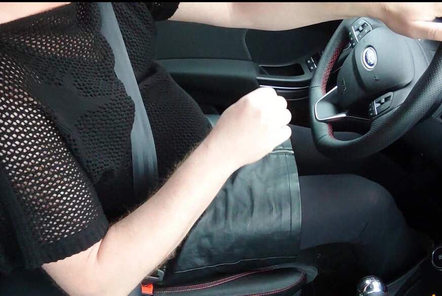 Sexy Frivol im Auto 1 - Crossdresser - von Nylonj***e pic3