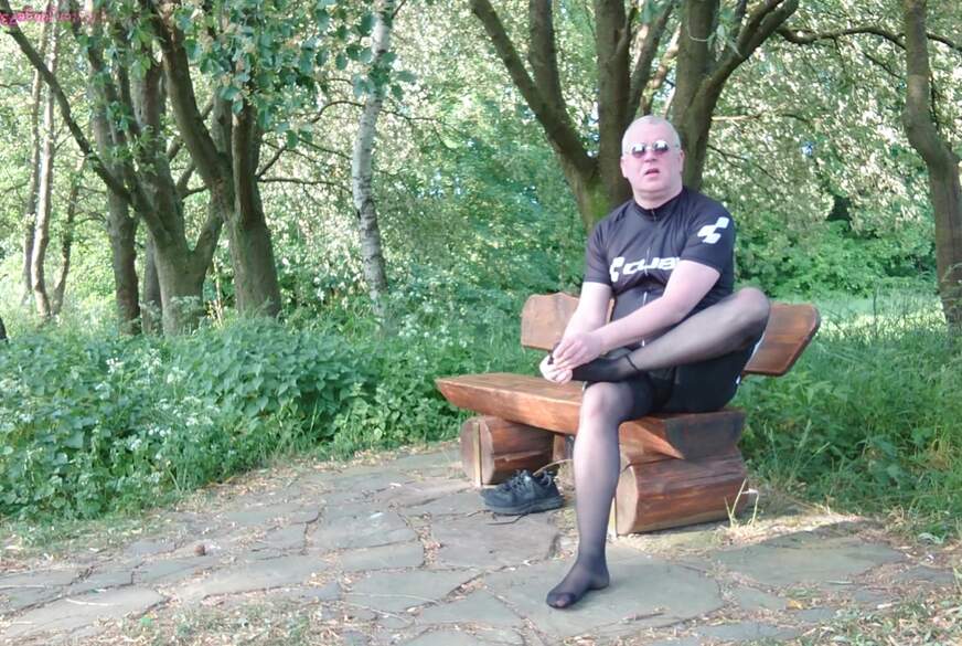 Nylonj***e: Pause in Strumpfhose auf der Radtour 1