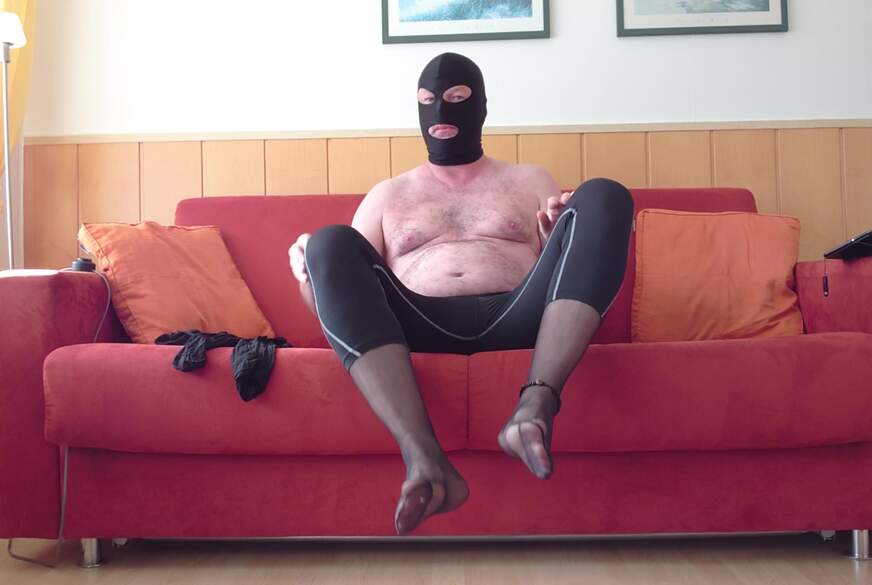 Nylonj***e: Sexy in der Ferienwohnung 2019 - 1 - Nylon Striptease -