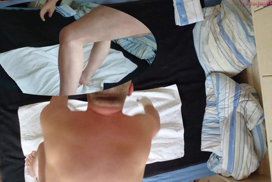 Nylonj***e: Intimpflege mit Nackter Oma - PiP -