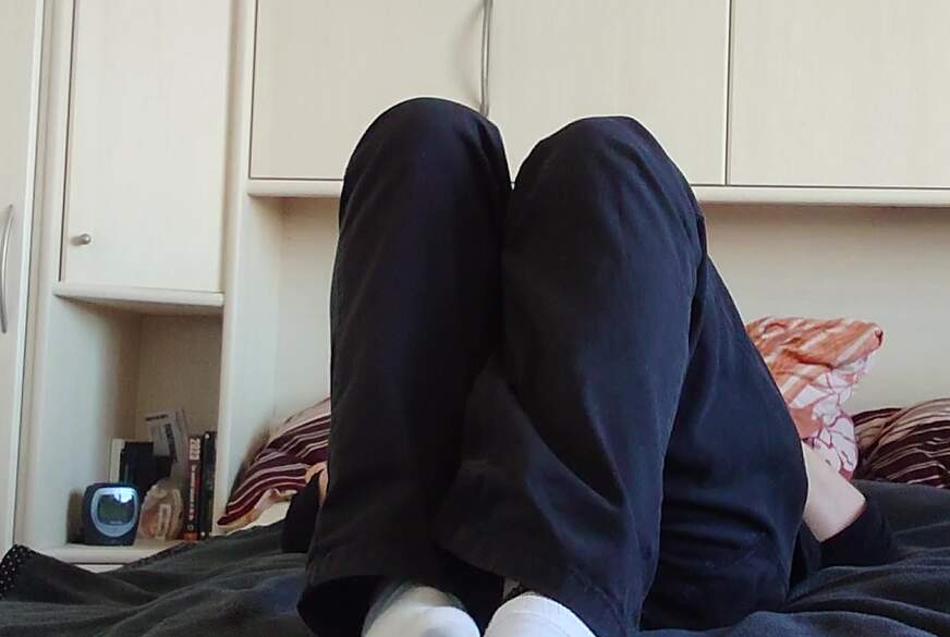 Nylonj***e: Mein Fußfetisch mit Sneaker Socken