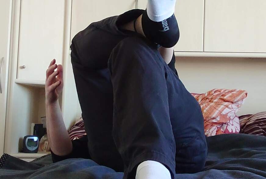 Nylonj***e: Mein Fußfetisch mit Sneaker Socken
