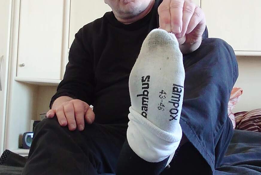Nylonj***e: Mein Fußfetisch mit Sneaker Socken
