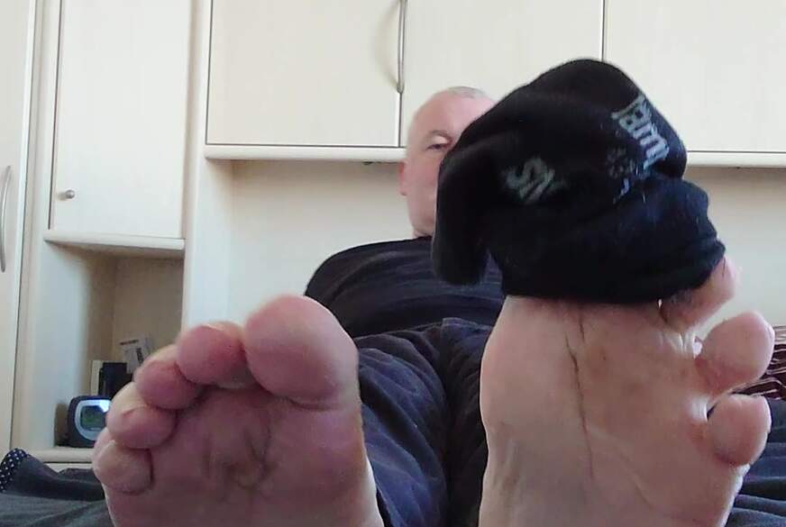 Nylonj***e: Mein Fußfetisch mit Sneaker Socken