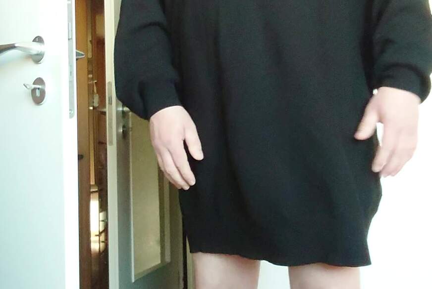 Nylonj***e: Nackt im Pullover und Birkenstocks