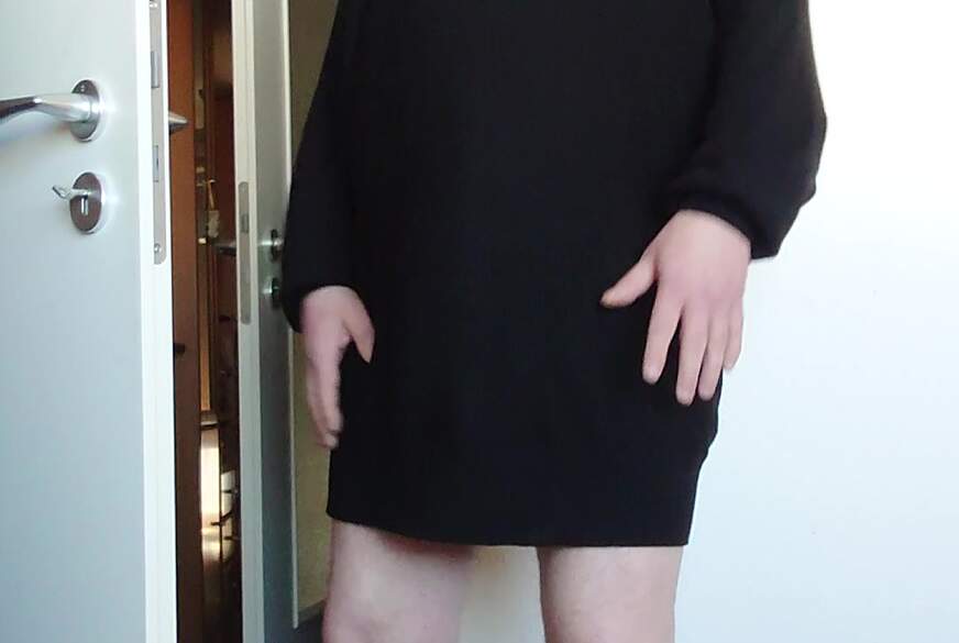 Nylonj***e: Nackt im Pullover und Birkenstocks
