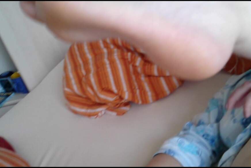 Nylonj***e: Nackt und Notgeil auf dem Bett in Braunschweig 3