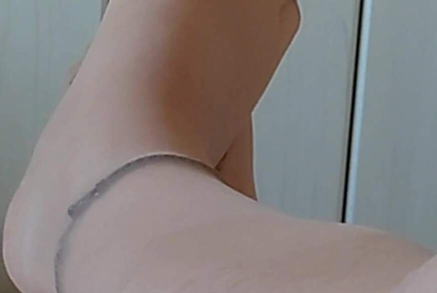 Nylonj***e: Füße in Strumpfhose suchen Liebhaber