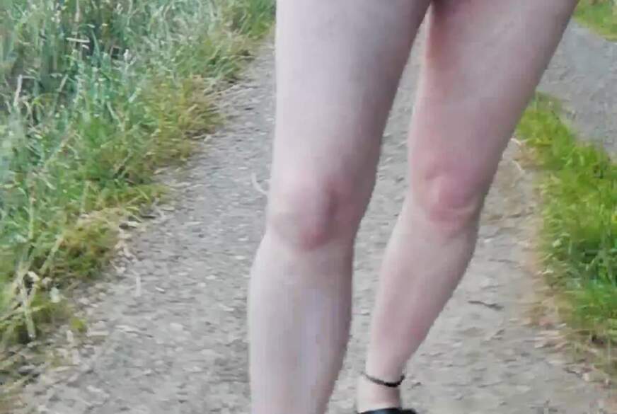 Nylonj***e: Geiler FKK Spaß in der Natur mit weißer Unterhose
