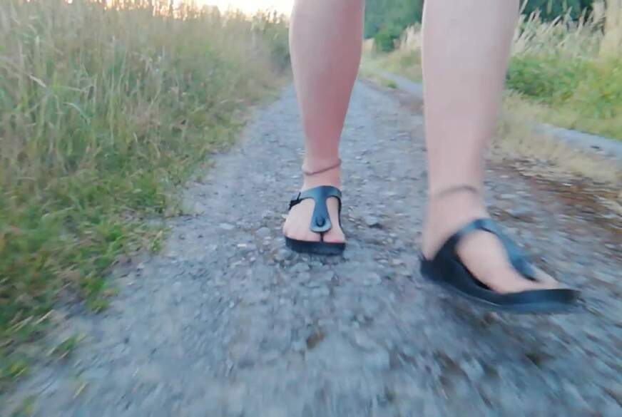 Nylonj***e: Nylonj***e in Feinstrumpfhose und Birkenstocks