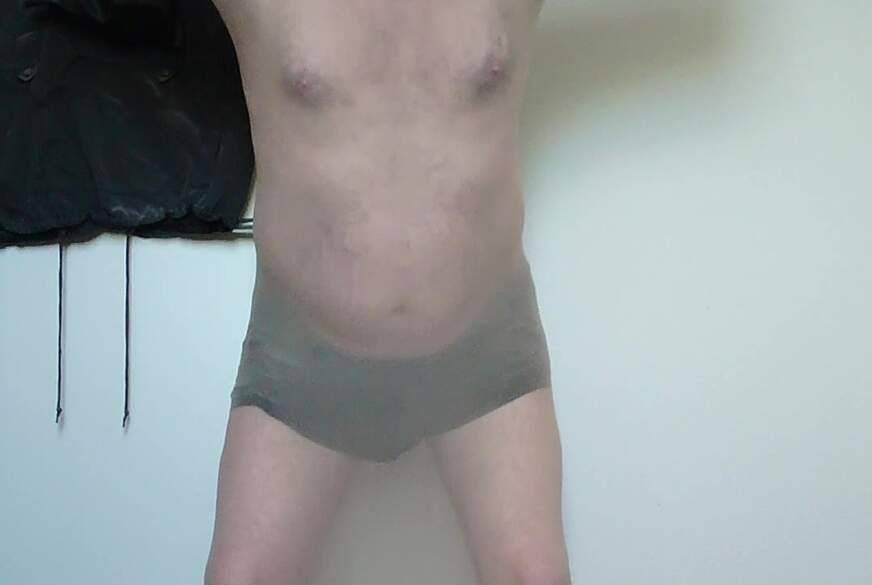 Nylonj***e: Carmen Nylonj***e probiert Nylon für Ganzkörper