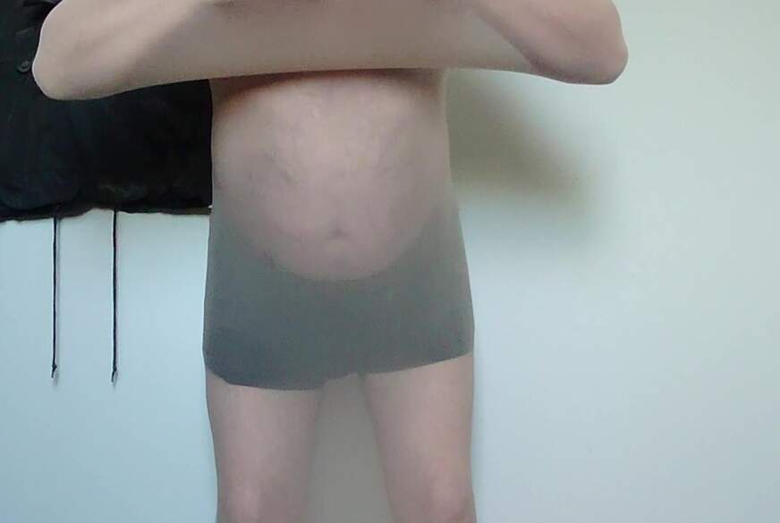 Nylonj***e: Carmen Nylonj***e probiert Nylon für Ganzkörper