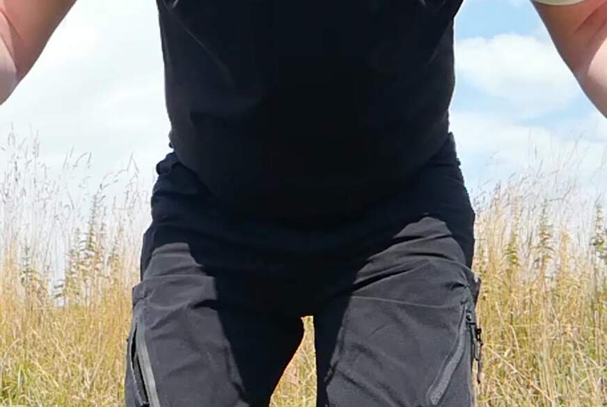 Nylonj***e: Striptease Check auf eins***n Feldweg