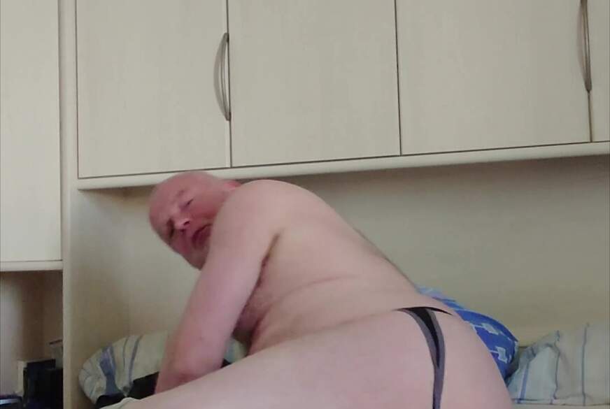 Heißer Spaß in Jocks***p auf dem Bett von Nylonj***e