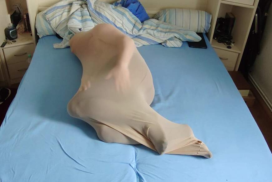 Nylonj***e: Heißes Nylon Encasement in Schwarzer Feinstrumpfhose