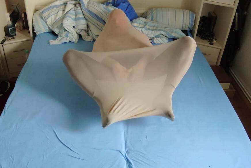 Nylonj***e: Heißes Nylon Encasement in Schwarzer Feinstrumpfhose