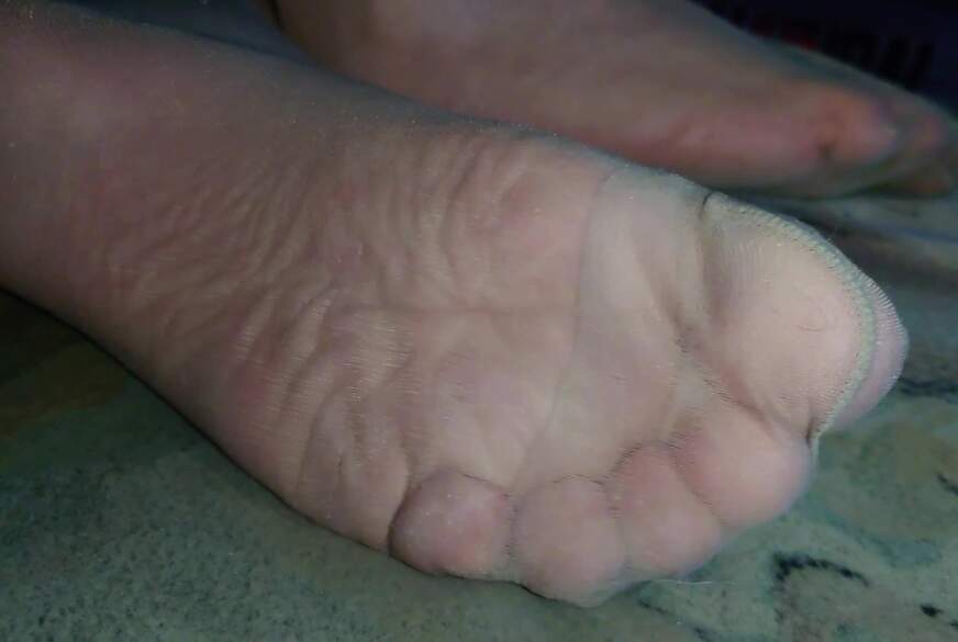 Nylonj***e: Meine Füße in Feinstrumpfhose