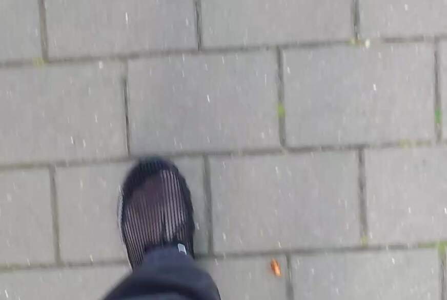 Nylonj***e: Meine besonderen Schuhe beim Einkaufen